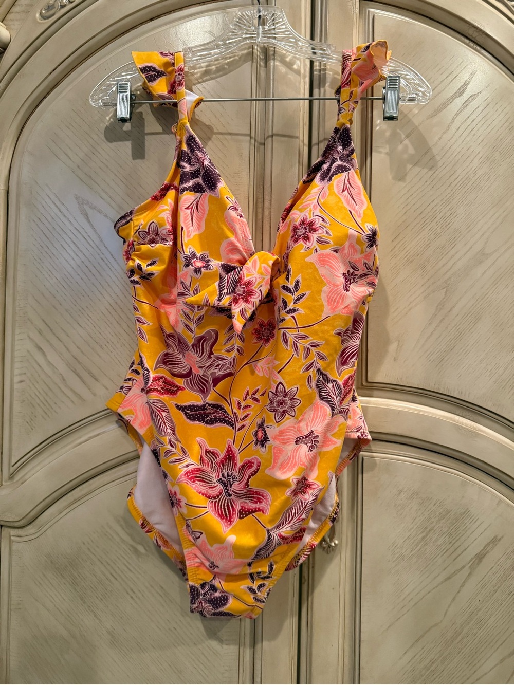 NWT womenโs Floral One-Piece Swimsuit - Yellow Pink Pattern, size 1X (17)